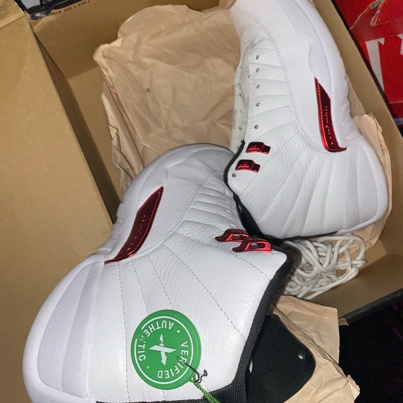 Jordan 12 Retro - Picture 2 of 2